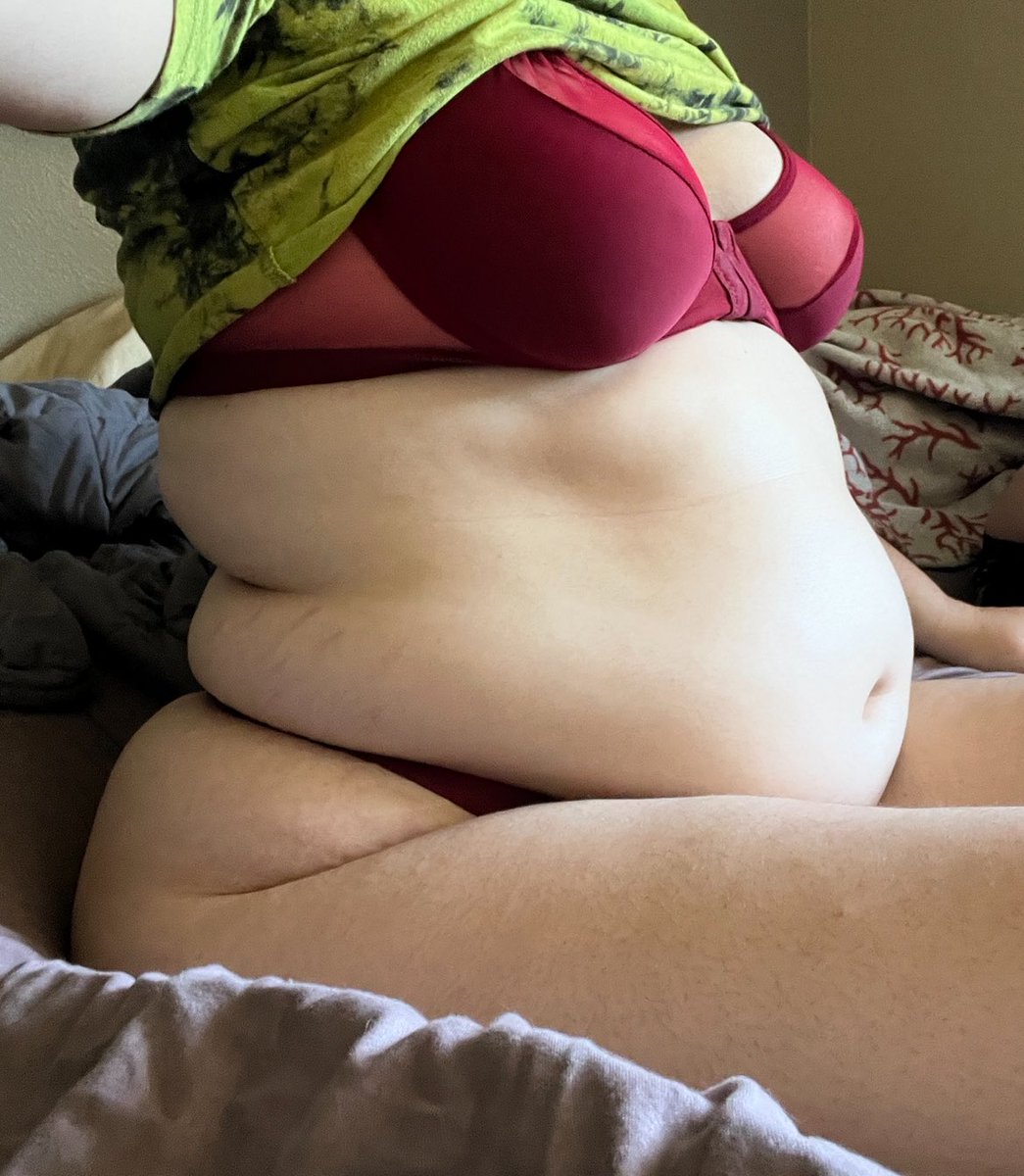 RealChubbyQueen's tweet photo. 🥵Want to see the full version… Check my bio
#curvage #fat #belly #feedee #chubby #fatbelly https://t.co/2LamjGshxJ