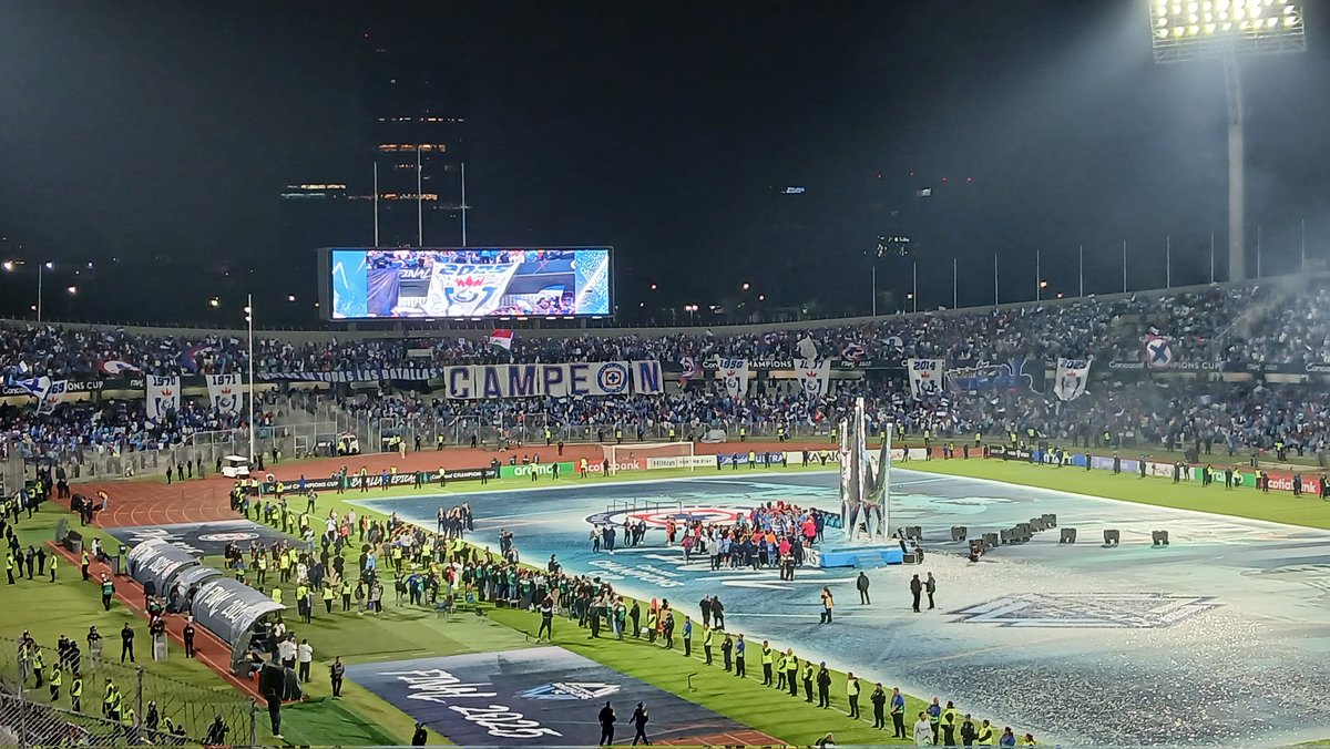 En las buenas, las malas, las peores... Y las mejores 💙⚽️🚂

Los que cantan con pasión, nunca te abandonarán 🩵

(Ya tocaba)