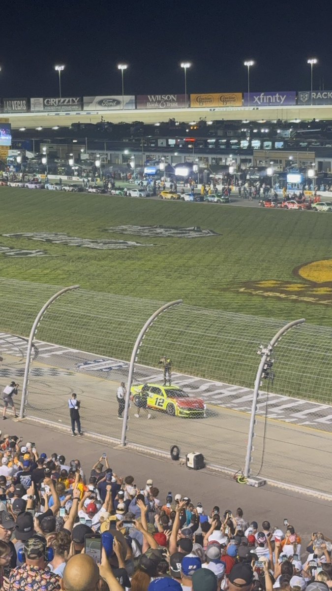 becleabar's tweet photo. @Yates_Doug @FordPerformance @roushyates @Blaney @Team_Penske @NashvilleSuperS @CrackerBarrel  from the grandstands https://t.co/hYA7SiO1XN