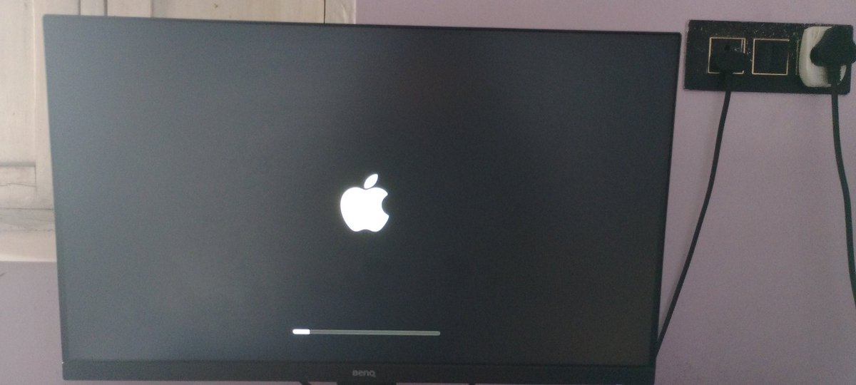 Hansda04Michael's tweet photo. macOS Sequoia (version 15) https://t.co/txxBFDcbOl