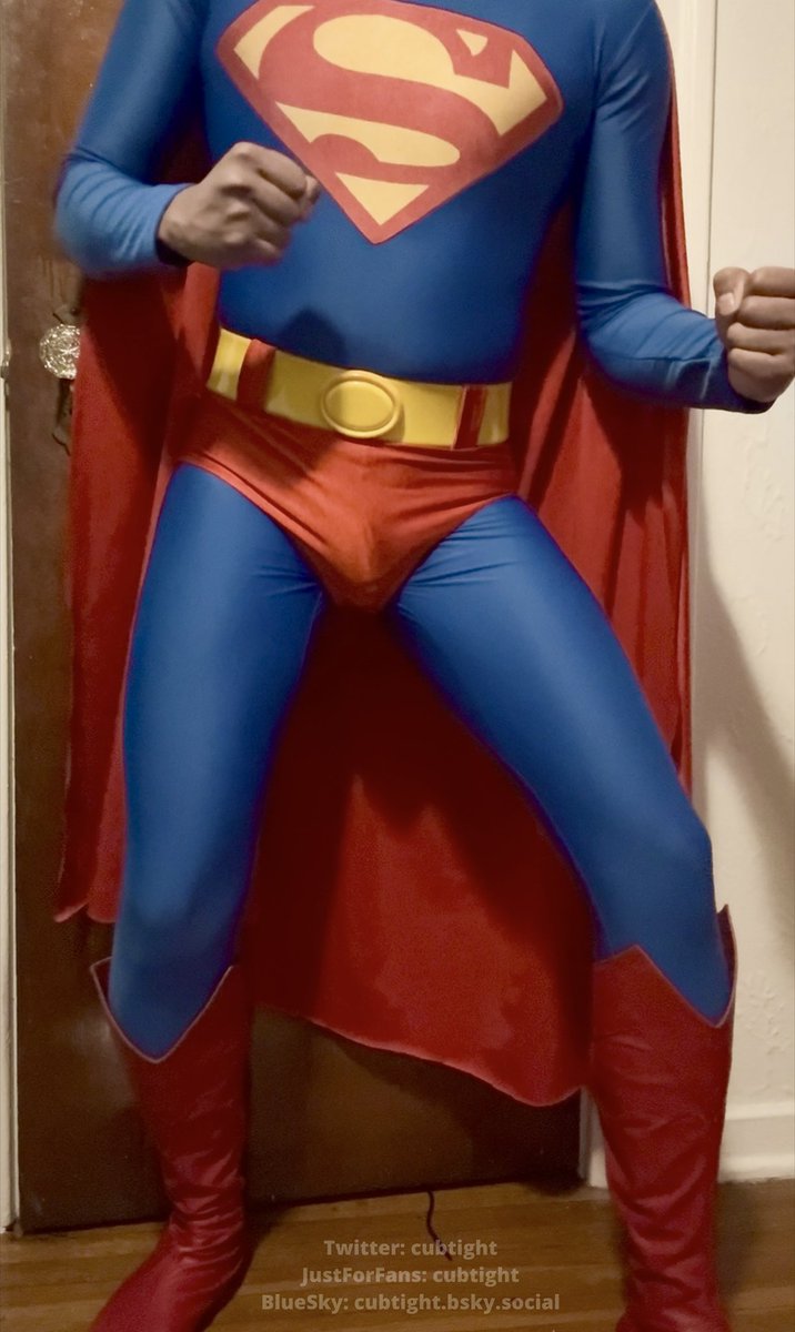 cubtight's tweet photo. Got ready to defeat a villain. They threw me against the wall and you can see my super bulge bounce from impact 🩲 #superman #supermanfetish #bulge #bulgevideo #gaybulge #underwear #herofetish #spandexfetish #leatherfetish #bootfetish #gayroleplay #heroinperil https://t.co/ndUpAGsaRe