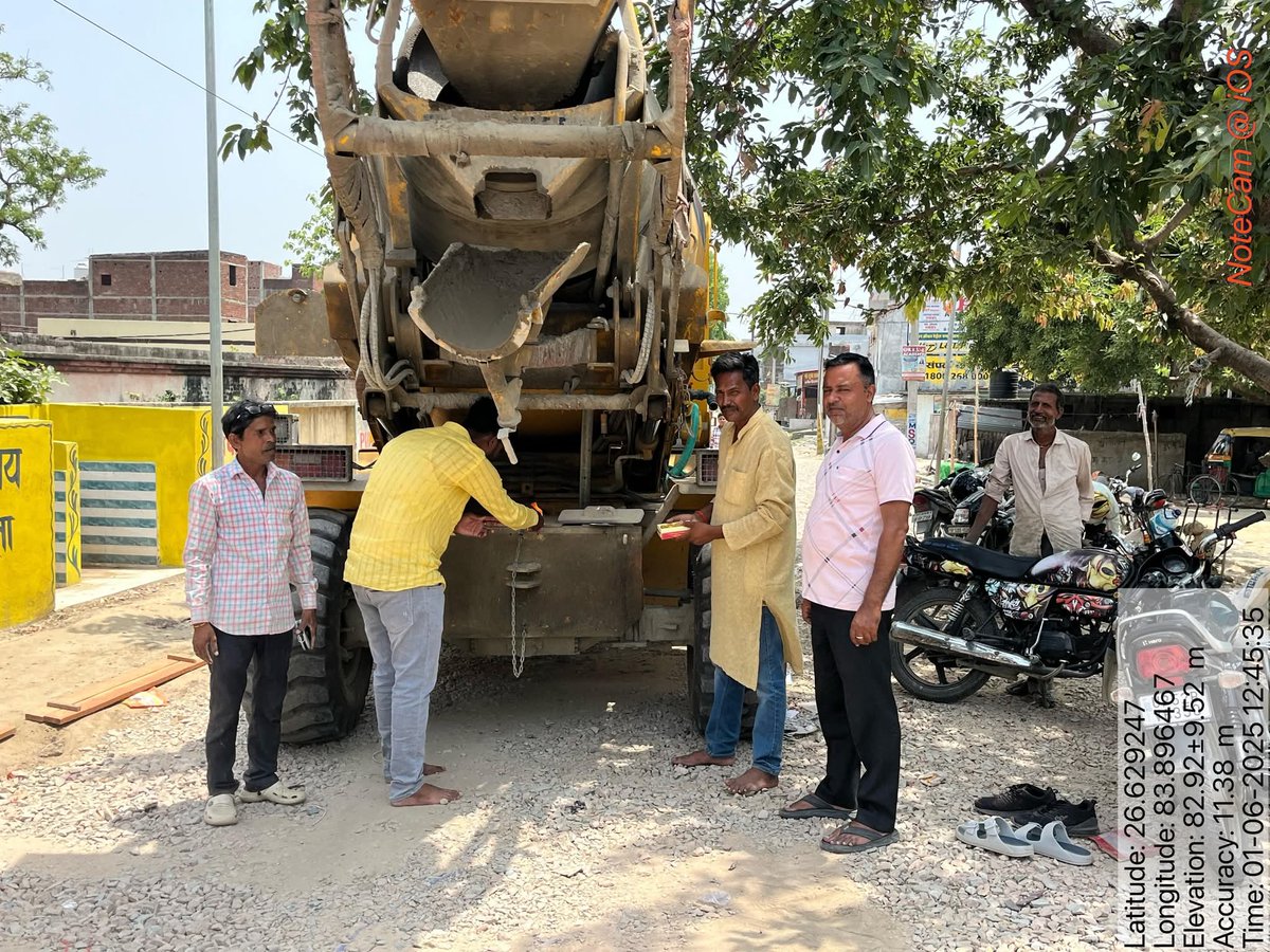 nptarkulwa's tweet photo. आज नगर पंचायत तरकुलवा वार्ड नंबर 13/05 में नगर अध्यक्ष जनार्दन कुशवाहा जी के द्वारा पूजा अर्चना करके सीसी रोड निर्माण कार्य का शुभारंभ किया गया। https://t.co/HBWSNOpe7a