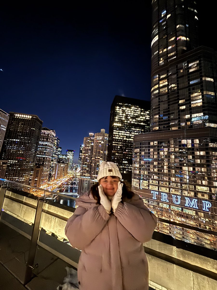 tpwkara's tweet photo. te amo chicago, por siempre. no puedo creer lo que fueron estos últimos cinco meses. 

🖤. https://t.co/gXSJZsjPUK