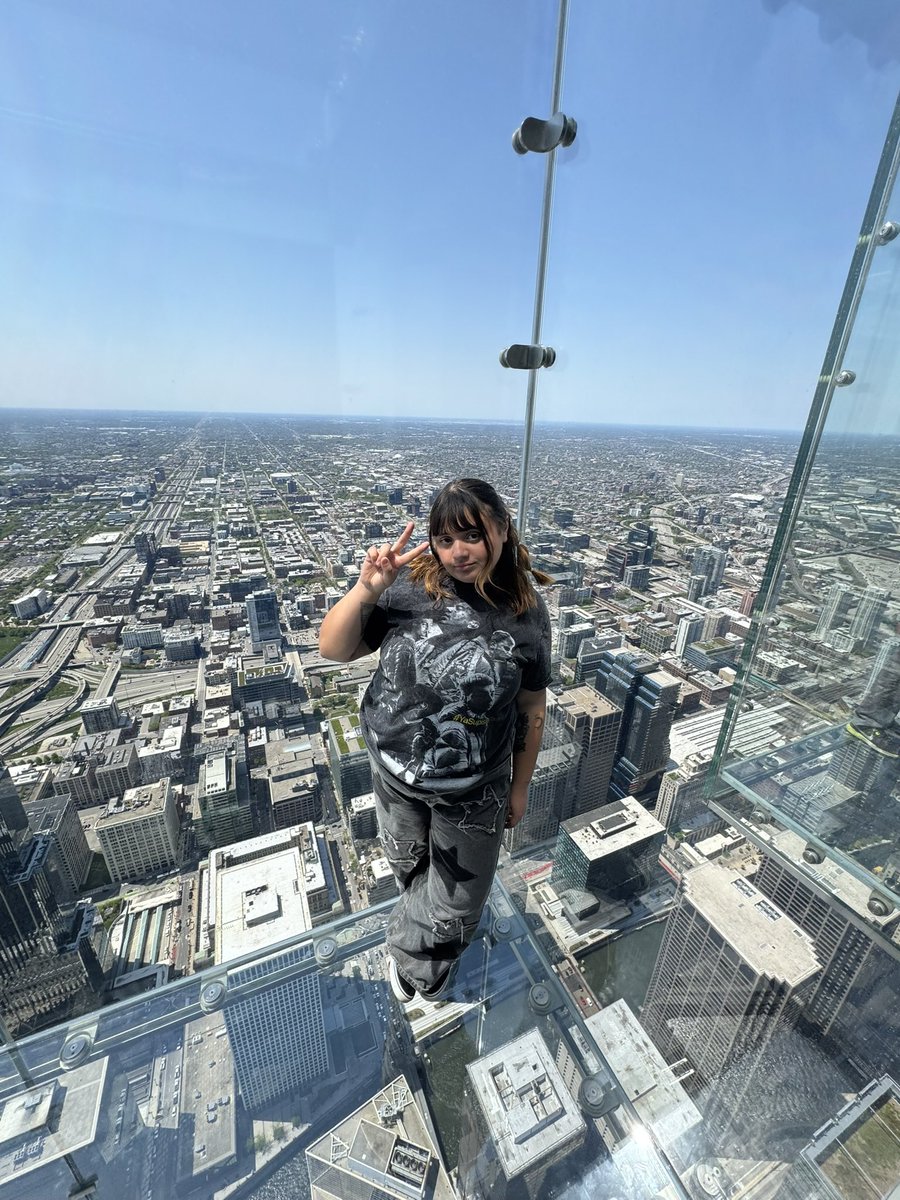 tpwkara's tweet photo. te amo chicago, por siempre. no puedo creer lo que fueron estos últimos cinco meses. 

🖤. https://t.co/gXSJZsjPUK