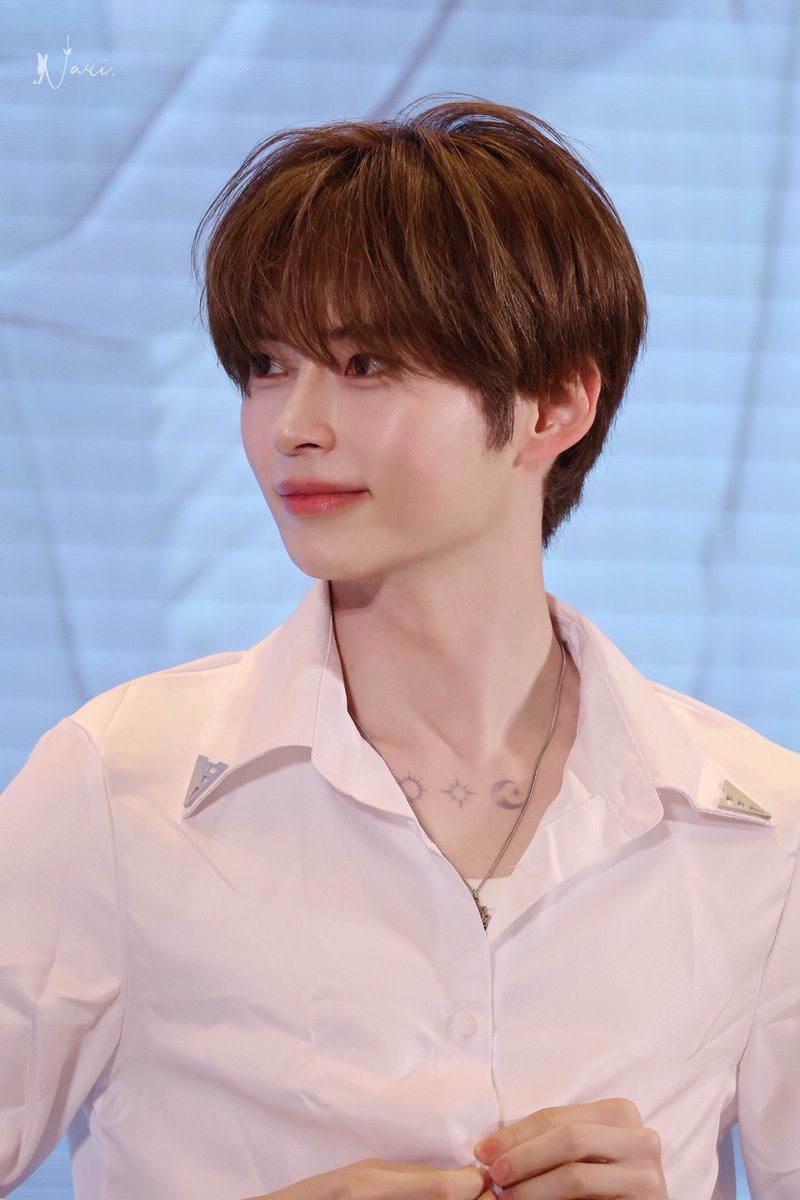 don't you just have that moment where you stare at his face and the phrase "how can a man be this pretty?" suddenly came out from you 🤧