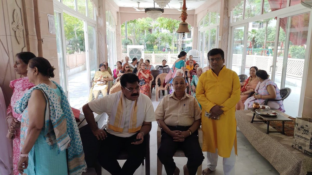 <a href="/noida_authority/">NOIDA Authority</a> कांग्रेस के नेताओ के साथ मिलकर महागुण मॉडर्न के मंदिर को तोड़ने का प्रयास कर रही है जिसके लिए आज का नोटिस भी जारी करा है !! महागुण निवासी इसे बचाने के लिए सुबह से ही पूजा अर्चना में लगे है !! हर हर महादेव !! <a href="/CeoNoida/">CEO, NOIDA Authority</a> <a href="/CMOfficeUP/">CM Office, GoUP</a> <a href="/myogiadityanath/">Yogi Adityanath</a> <a href="/NandiGuptaBJP/">Nand Gopal Gupta 'Nandi'</a>