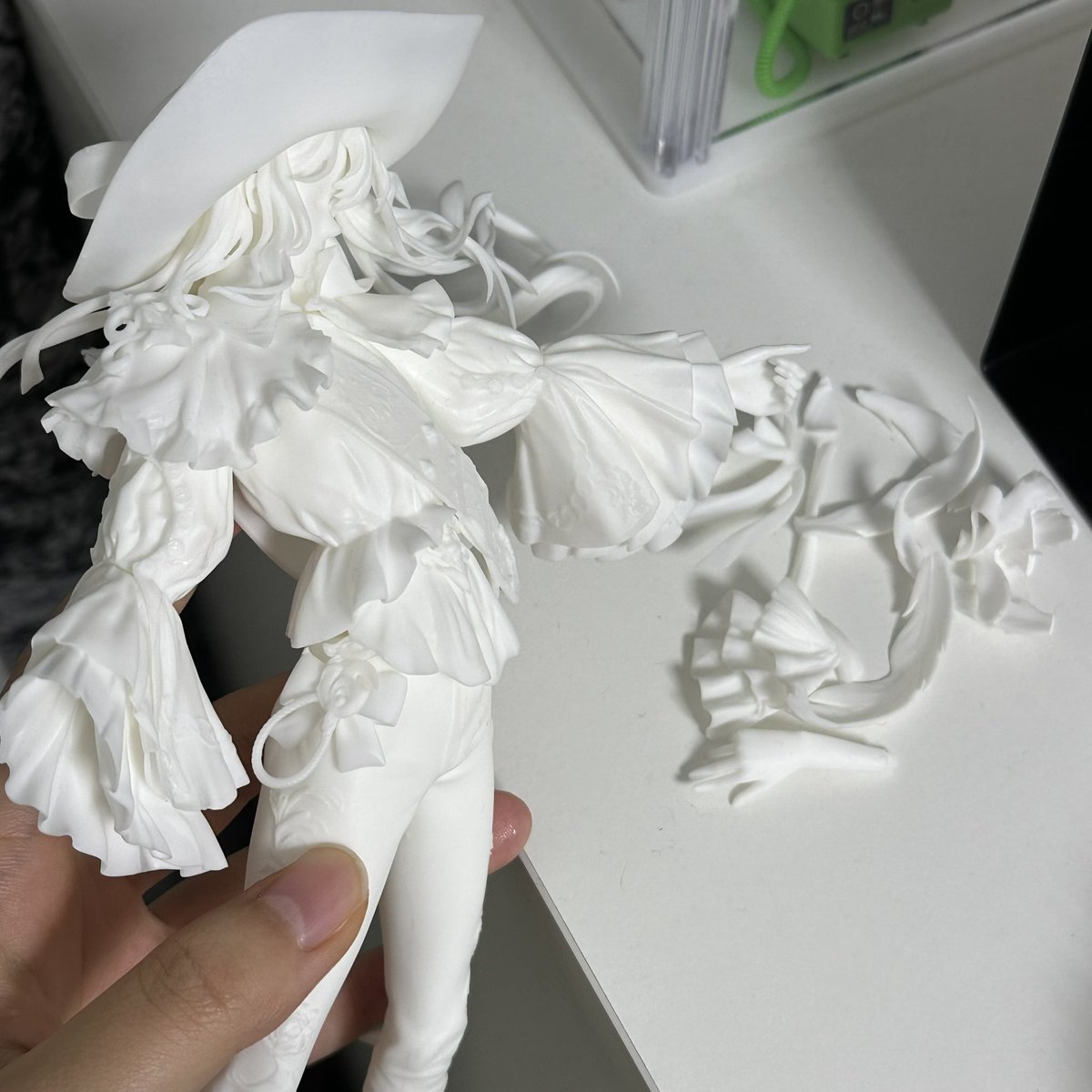 피겨 키트 완성해주시는분들 넘 신기하고 감사하다🥹
정작저는 최근에 떨어트려서 부숴먹었는데 하.,;;