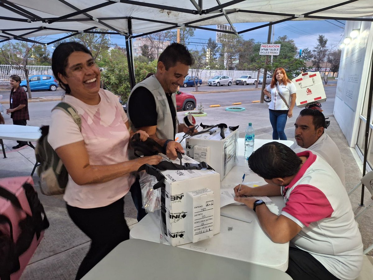 INE_Ags's tweet image. 𝐂𝐨𝐧𝐜𝐥𝐮𝐲𝐞 𝐥𝐚 𝐣𝐨𝐫𝐧𝐚𝐝𝐚 𝐞𝐥𝐞𝐜𝐭𝐢𝐯𝐚 𝐝𝐞 𝐣𝐮𝐳𝐠𝐚𝐝𝐨𝐫𝐞𝐬 𝐲 𝐣𝐮𝐳𝐠𝐚𝐝𝐨𝐫𝐞𝐬. 𝐈𝐧𝐢𝐜𝐢𝐚𝐧 𝐥𝐨𝐬 𝐜𝐨́𝐦𝐩𝐮𝐭𝐨𝐬 𝐝𝐢𝐬𝐭𝐫𝐢𝐭𝐚𝐥𝐞𝐬 ⚖🗳

facebook.com/share/p/19Enku…

#BoletínINEAgs 🗳⚖ 
Entra a sites.google.com/view/ineags/in…
#VotaPoderJudicial2025mx