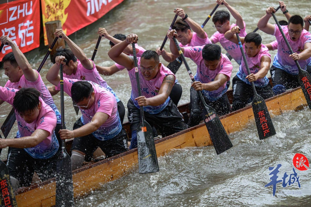The 2025 #China (#Foshan) #Diejiao Dragon Boat Drift Competition officially opened on May 31st, as 20 elite teams delivered a spectacular display of #speed, skill, and #teamwork. 

The first race kicked off in the #Dongsheng Division (S-curve) of the Diejiao waterway, regarded as