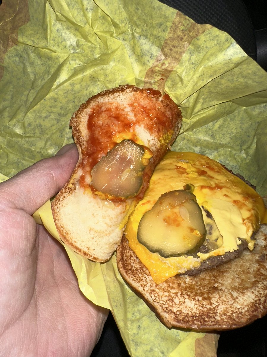 mdmonk's tweet photo. #McDonalds  in what world is this considered “plain”. https://t.co/eI85k2zuqz