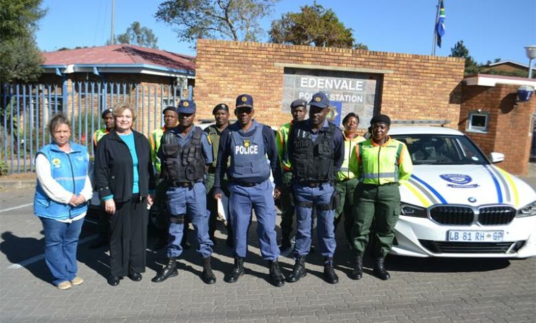 BedfordEdenvale's tweet photo. New crime-fighting squad hits Edenvale streets

https://t.co/D9Mbuflq9I https://t.co/3V3FDzIJjW