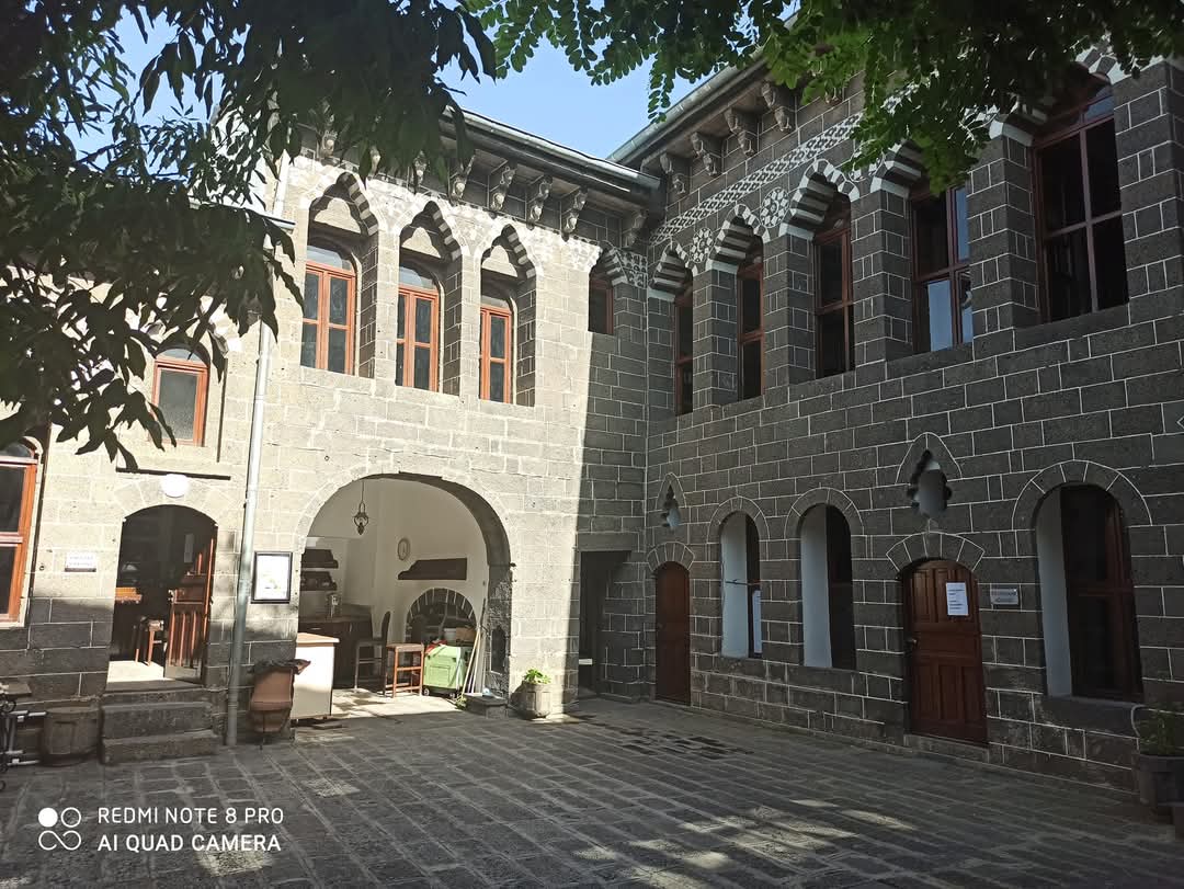 Bugün #AhmedArif in ölüm yıldönümü. Okuyunca, dinleyince içine gömülüp kaldığımız yürek işçisi