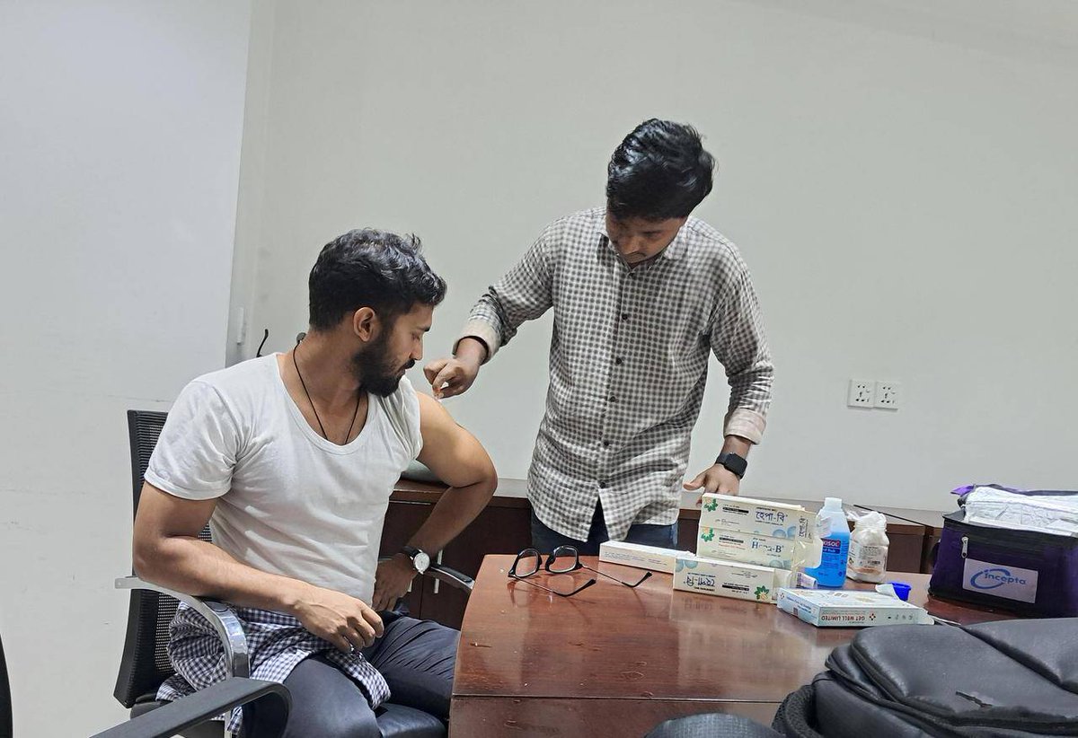 L_C_S_23's tweet photo. Hepatitis b Vaccination (3rd Dose) Program among the among the employee of Albion Laboratories PLC.
#hepB #vaccinatie #Vaccination #livercaresociety #nohep #wah #who https://t.co/52Ygrxm8jd