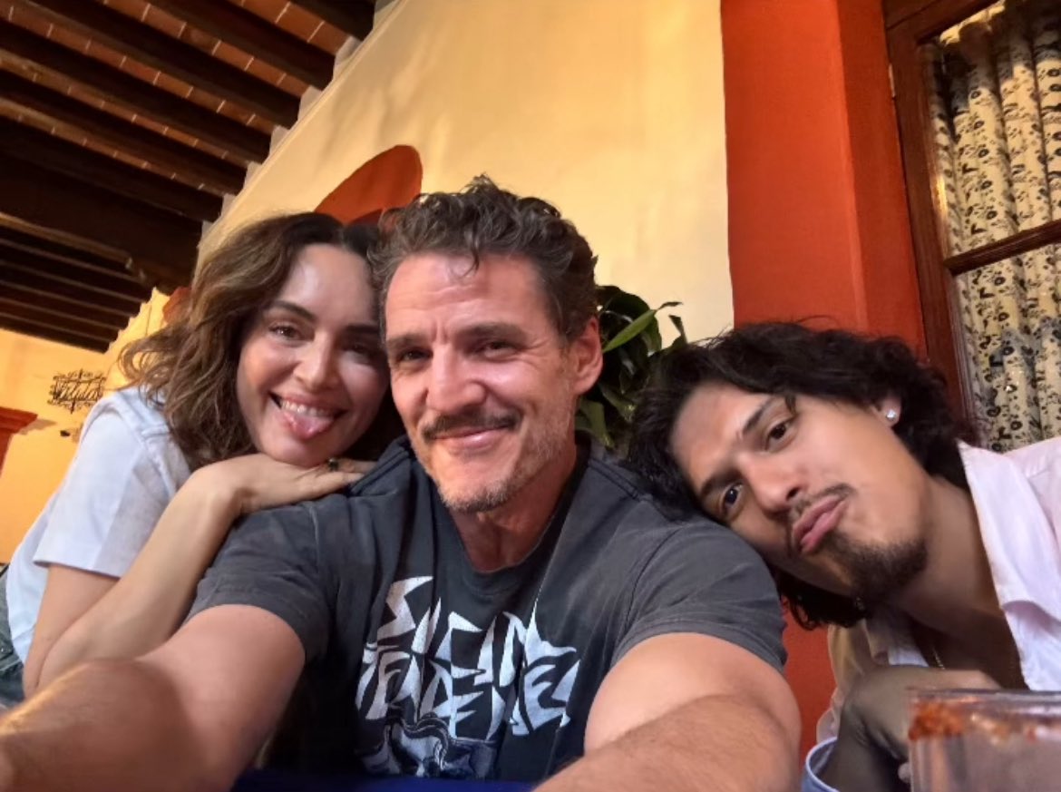 sunsetpascal's tweet image. smirk… nose…. BICEPS……