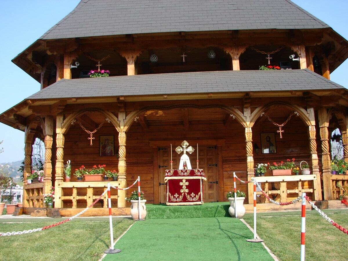 La chiesa costruita con il legno tagliato solo nelle notti di luna piena: è alle porte di Torino e richiama visitatori da tutto il mondo ift.tt/AzShdcl