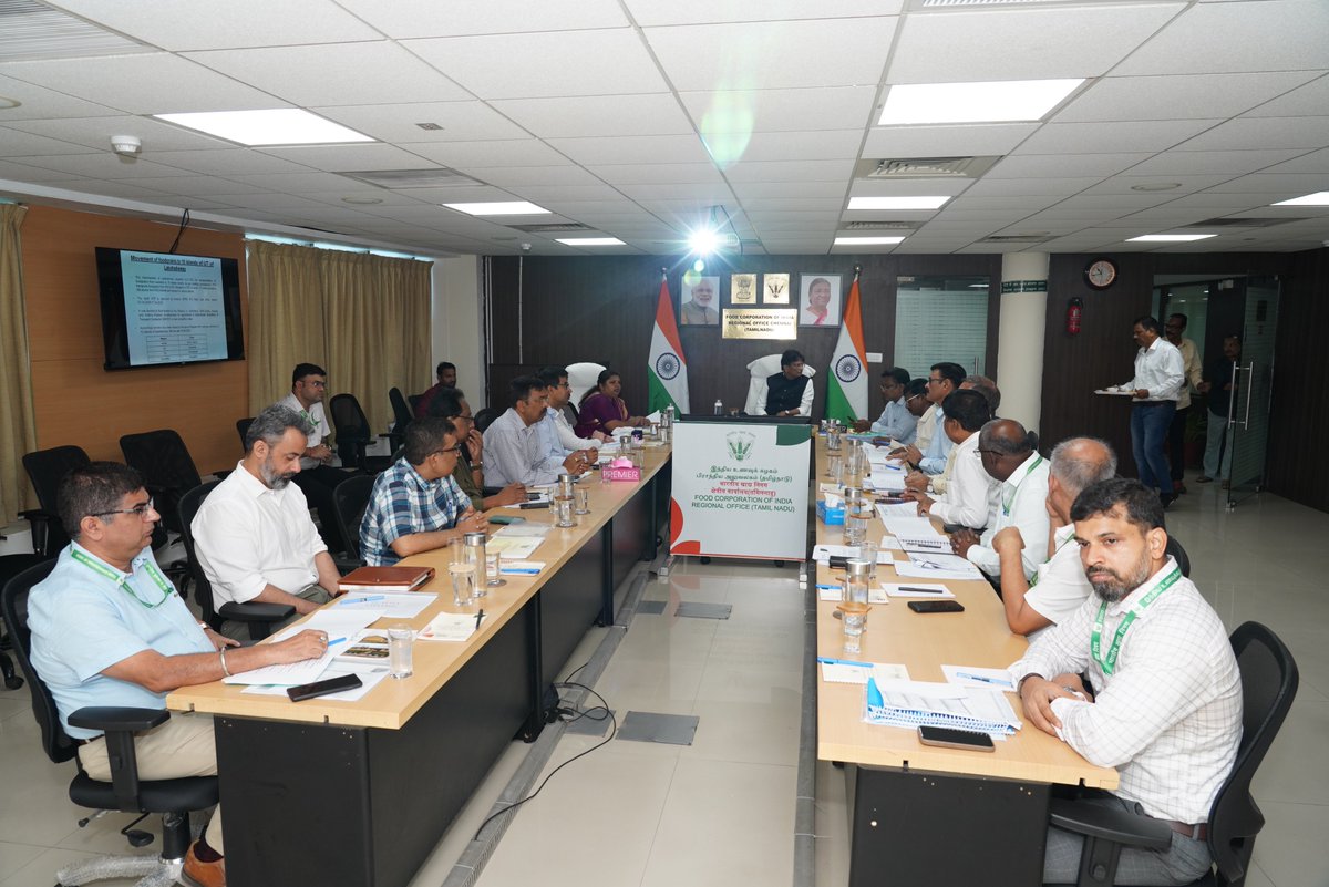 Hon’ble Shri Ashutosh Agnihotri, IAS, CMD of the FCI, conducted an insightful visit to the FSD Egmore and had a review meeting with FCI Regional Office Chennai. The visit underscores FCI's commitment to enhancing food grain storage and distribution efficiency across the TNR.