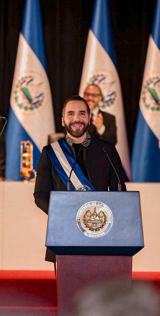 Colombia y el mundo necesitan más líderes como el presidente Nayib Bukele. 🇨🇴❤️🇸🇻 

¿Estás de acuerdo?