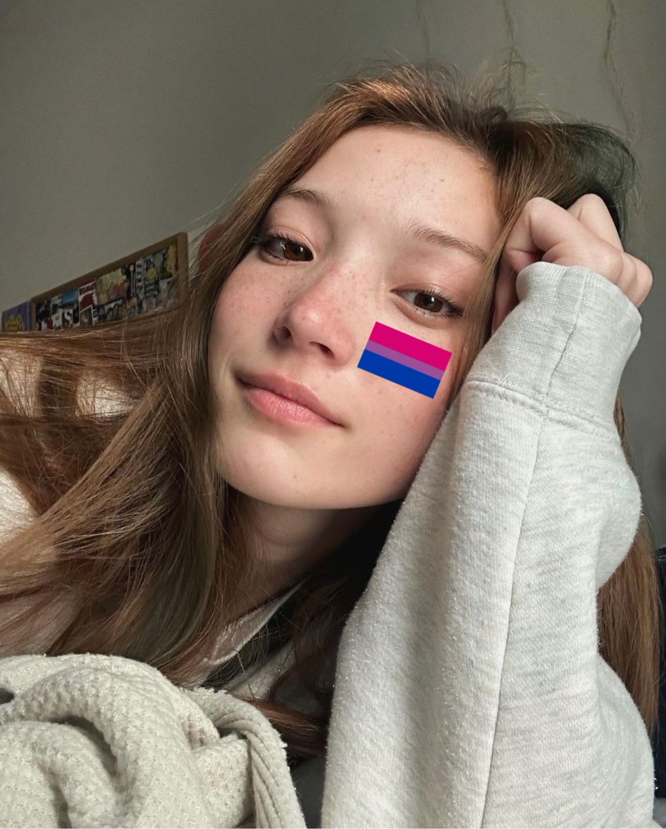 bentwinged's tweet image. ⠀⠀⠀⠀⠀ ⠀⠀⠀⠀⠀  
  happy  pride  month,    i’m  gay.  :)