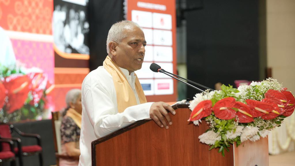 2 Day Seminar commemorating 60 years of Ekatma Manava Darshana Vyakyanmala 

Day 1 
Session 2

Work, Wealth and Wellbeing: Towards a People-First Economy

Session Speakers

Smt. Nirmala Sitharaman
Sri Shankarananda 

Chair - Sri Arun Singh

#60YearsOfEkatmaManavaDarshana