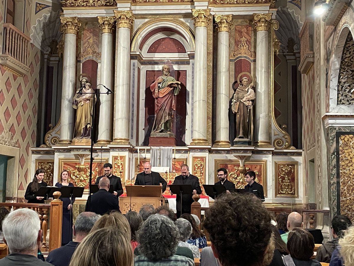 FSerra77's tweet photo. Ahir a la tarda, gran interpretació de "Mille regretz" per l'Ensemble Cristóbal de Morales, a la majestuosa església barroca de Sant Pere de #Madrona (#Pinell, #Solsonès), que destaca per la seva elegant policromia. #Patrimoni #barroc ple de joia amb @espurnesbarroqs! https://t.co/PedGGxohnB