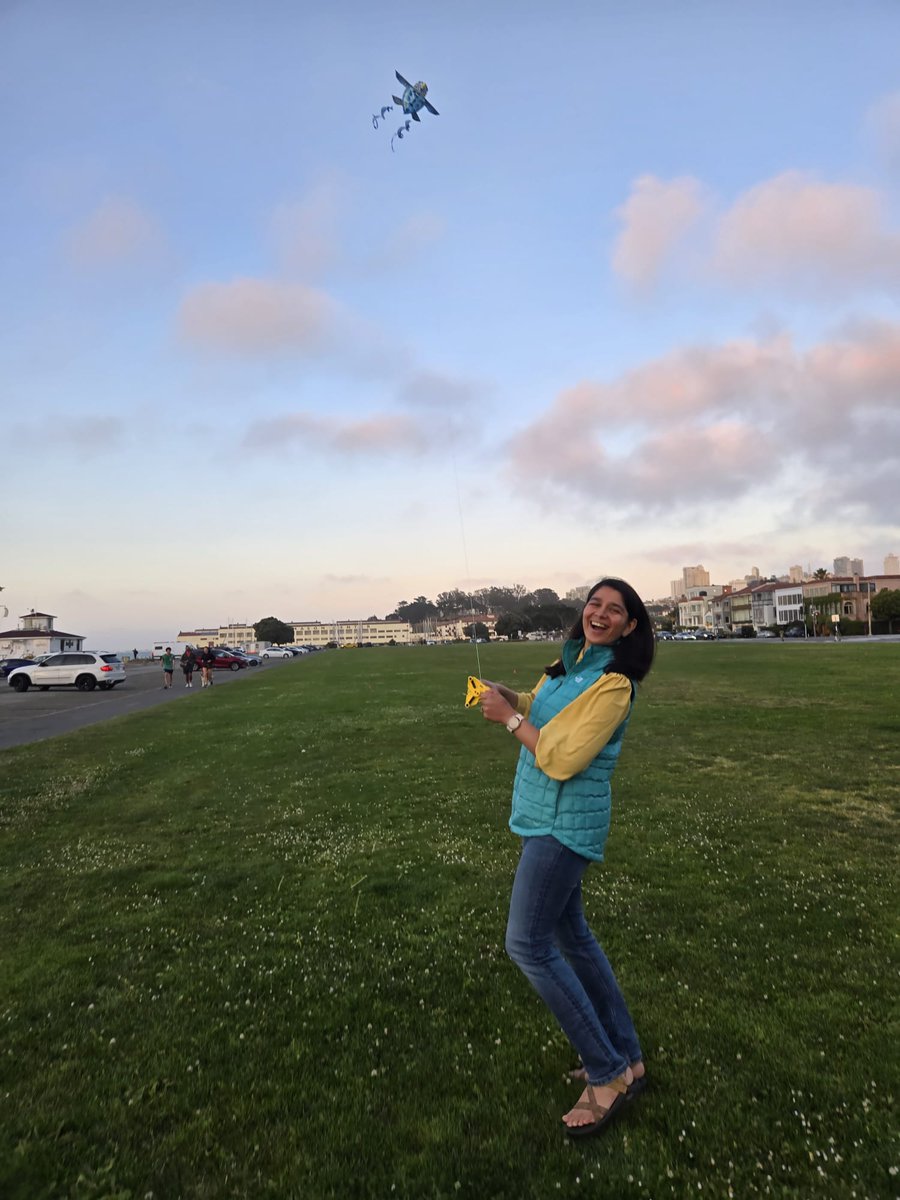 _keysarasara's tweet image. June started with humming to @KaceyMusgraves, good times watching @New_GirlTV and trying my level best to be more outdoorsy. Want to keep my heart open and eyes wide open - not to miss any rainbow in the vast skies. 🌈
Also - doing it all with @adityakusupati 💖