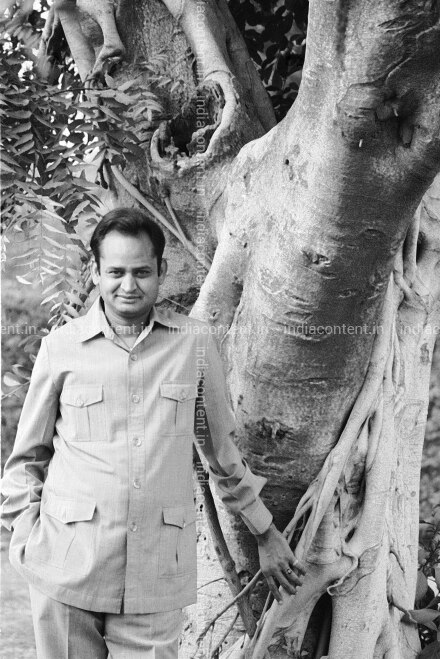 युवा अशोक गहलोत <a href="/ashokgehlot51/">Ashok Gehlot</a>
