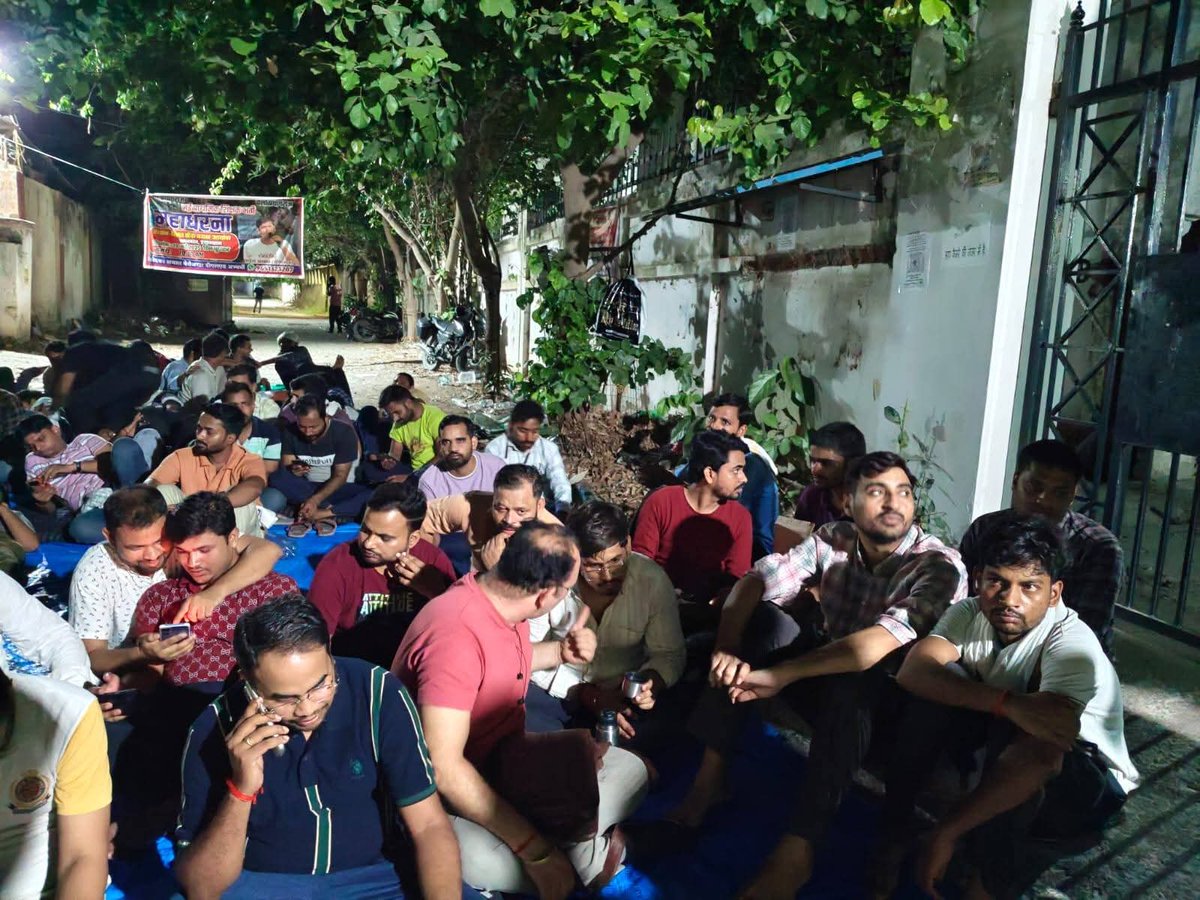 Alokm70's tweet image. उत्तरप्रदेश के बीटीसी प्रशिक्षुओं ने ठाना है,
इस बार शिक्षक भर्ती लेकर ही घर आना है
#2जून हमेशा याद रक्खा जाएगा 
@myogiadityanath 
 #release_Upprt_vacancy