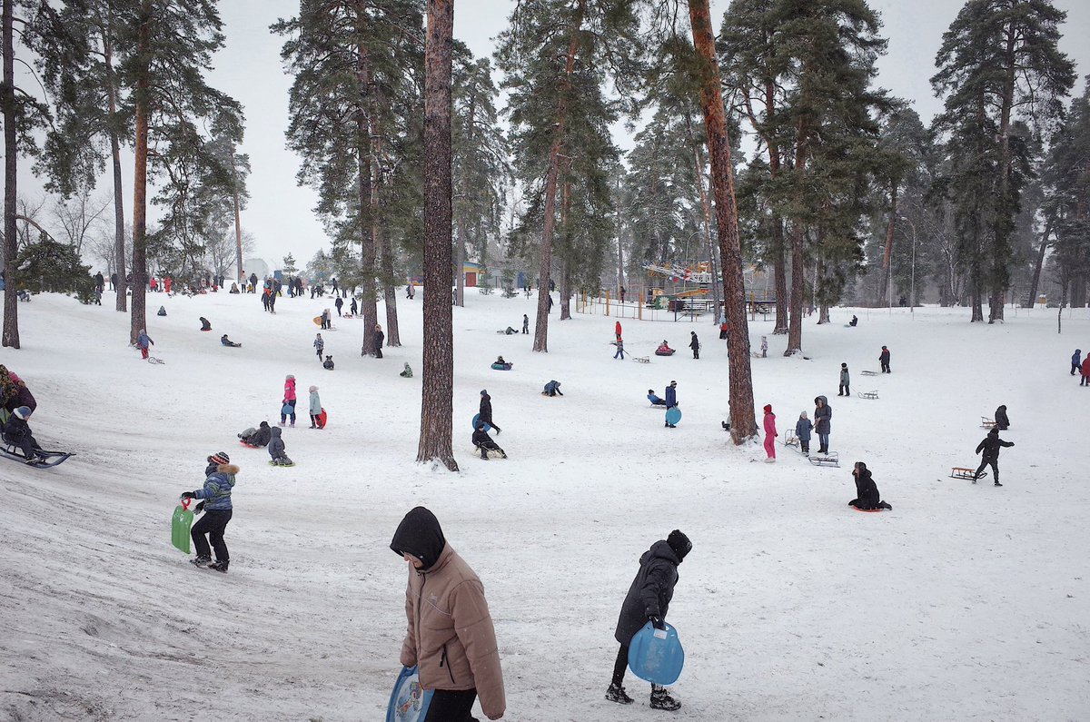 Prints sale 🤘
Limited edition, signed.
Archive paper (hahnemuhle rag baryta)

Two sizes: 
20x30cm - 150$
30x45cm - 200$

Free shipping to anywhere (except russia)
Text me in DM 🪩
Or on: lisakalev@gmail.com

Thanks and stay safe! 

*you can choose any photo, not only these