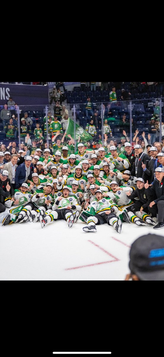 SimmerHC's tweet image. So this happened tonight :)))) wow.