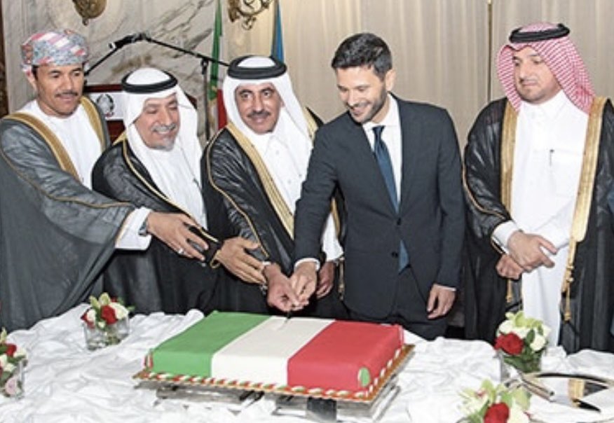 Un ricordo di qualche anno fa a Doha.

Onorare la Festa della Repubblica lontano dall’Italia è un privilegio.

Tra poco, tornerò a farlo in una nuova tappa del mio viaggio al servizio dell’Italia.

Buon 2 giugno a tutti noi. 🇮🇹