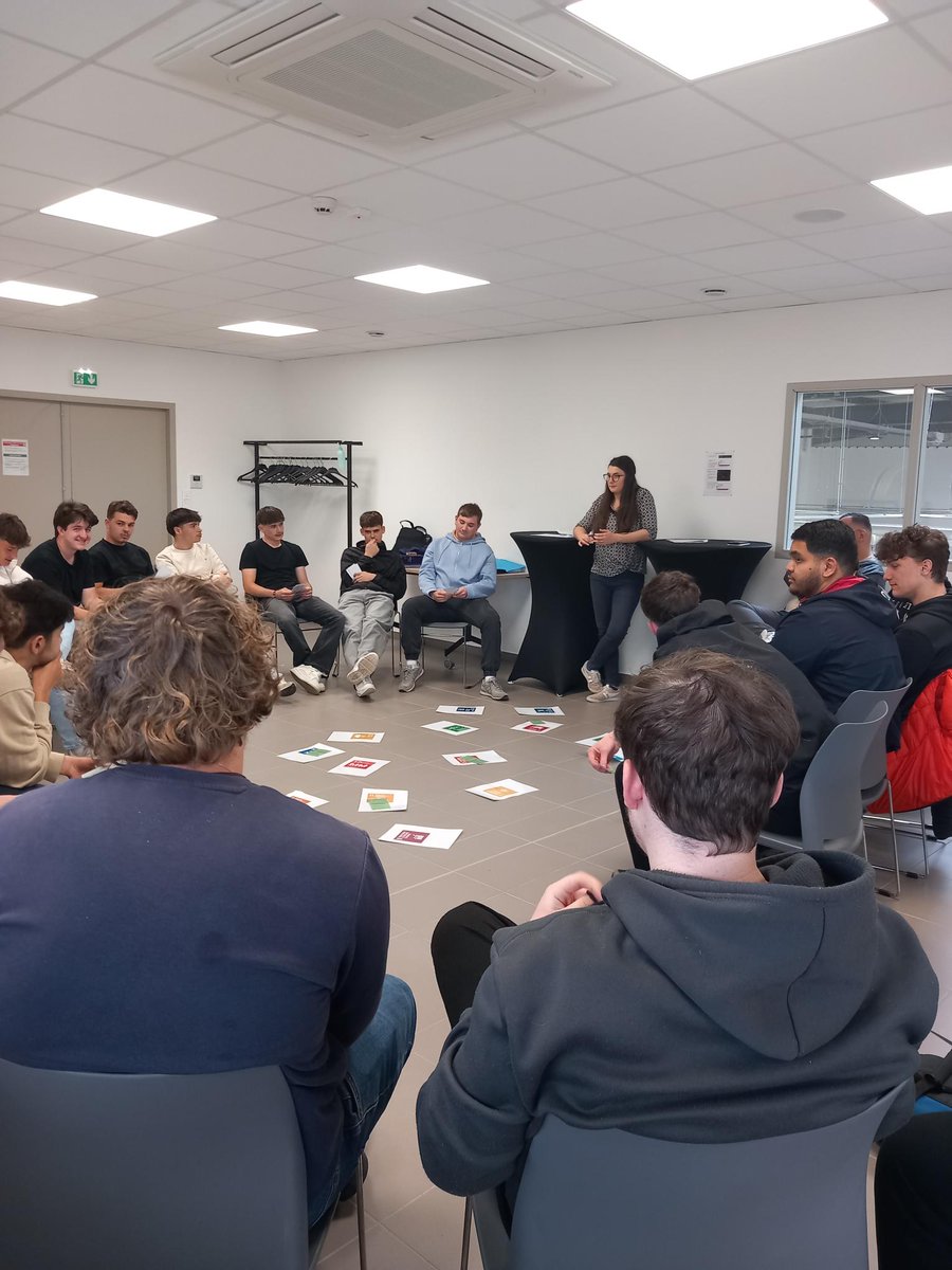 🎓 Une journée citoyenne à l’AFPMA : former des citoyens éclairés et engagés

👏 Une belle transition, marquant leur évolution vers une citoyenneté active et consciente.

#Formation #Citoyenneté #DéveloppementDurable #Éducation #AFPMA #JeunesseEngagée #Territoire