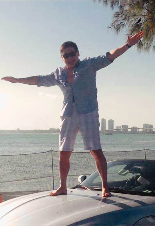 Хордлого болохоор хөлрүүгээ шаачдаг!
Орлого нотлох болохоор хадамруугаа шаачдаг!
Бага хурал хуралдахаар АН-руугаа шаачдаг!
Залуучууд эсэргүүцэхээр ЭмСиЭс-рүү шаачдаг! цуцуцу 
Духандаа цэцэгтэй намын байрныхаан та нар  одоо л энэ амаргүй шившигээсээ салах цаг шүү!!!
#ОгцрохАмархан