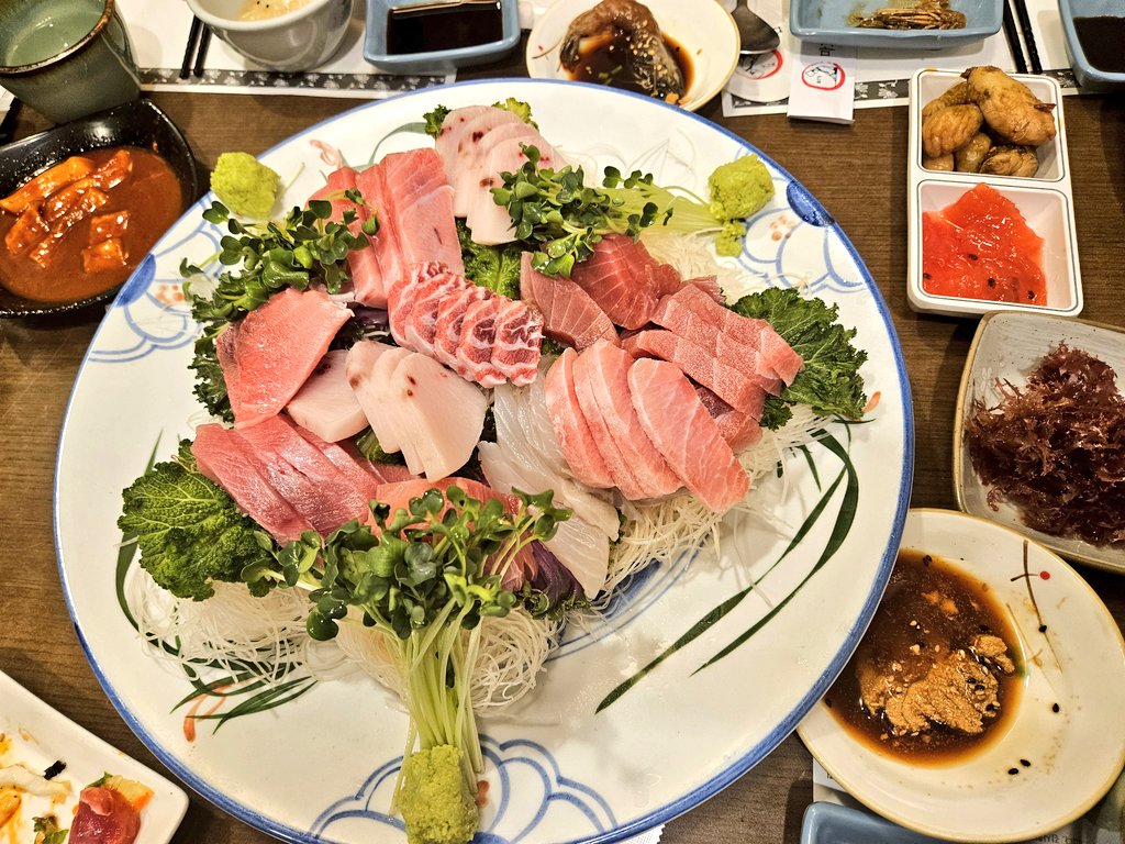 mommom__69's tweet photo. 투믹스 PD님께서 맛있는 참치를 사주셨습니다~!!! 감사합니다~! https://t.co/RVxJJln57k