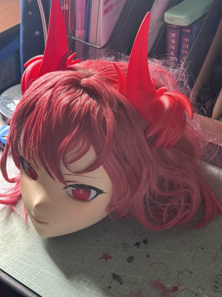 总算亲眼看见自己的第一个头壳了….！
当时也不知道怎么想的人还在香港就直寄到成都去了TT
接下来就要去准备重新做毛和皮了！
期待世界线和acg和大家见面！