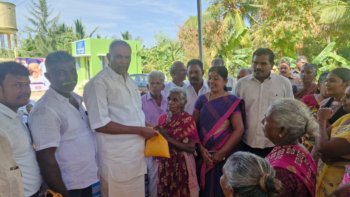 இராதாபுரம் சட்டமன்றத் தொகுதி - அச்சம்பாடு ஊராட்சிக்கு உட்பட்ட புதுக்குடியிருப்பில் புதிய கிளை நியாய விலைக் கடையை பயன்பாட்டிற்கு திறந்து வைத்தேன்!