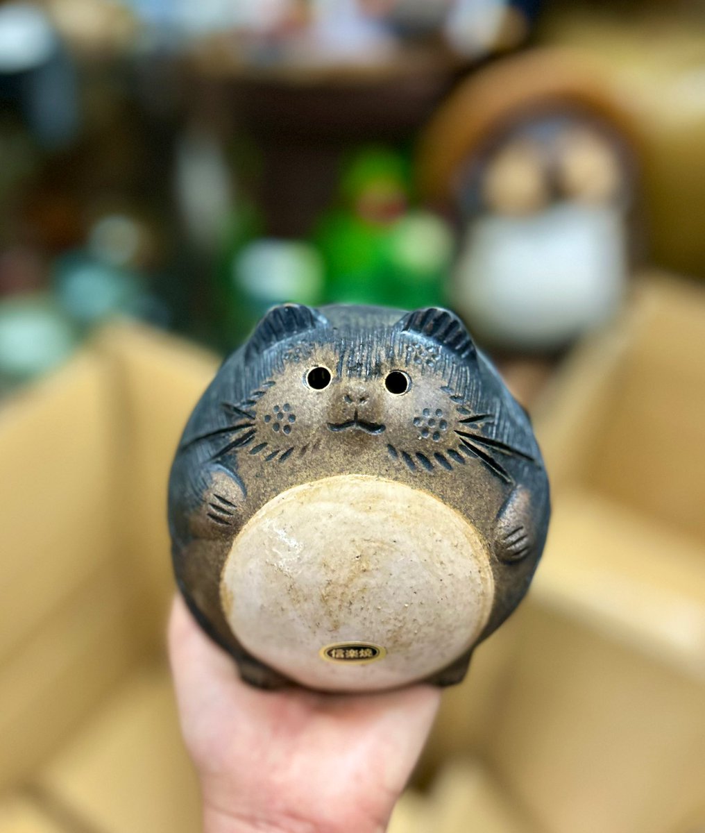 mingei_bungo's tweet photo. 信楽の里から狸たちが到着！！
どんどん箱を開けていきますよー🫡

#信楽焼 #大福狸 https://t.co/wLtGt4XQ7A