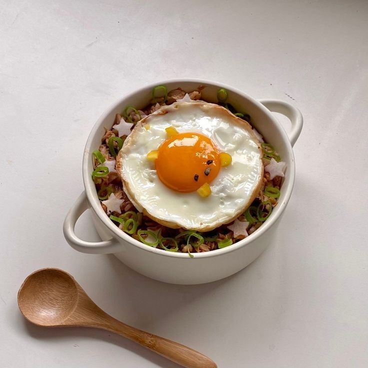 this is my lunch today😋
now show me yours — with egg on top or it doesn't count🍳

#Dadar #DDR #friedegg #lunch #monday #crypto #CryptoMeme #memecoin #sunnysideup