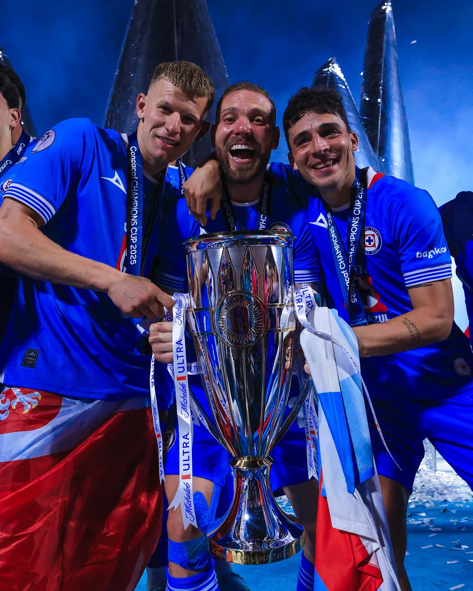 CruzAzul's tweet photo. CAMPEONEEEEEEEES 💙🏆 https://t.co/qEkusBJ5sv