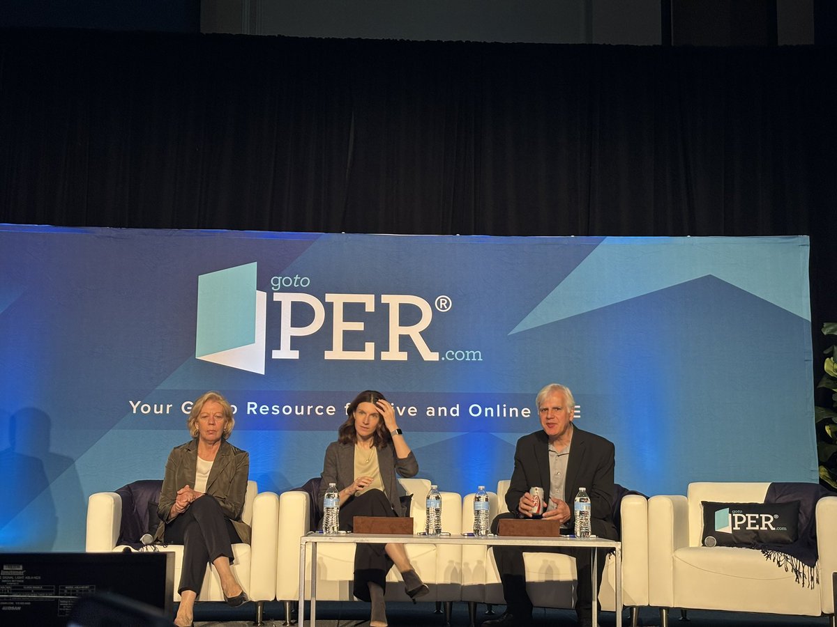 Hyein Jeon, MD (@hyeinjeon_md) on Twitter photo Continuing yearly tradition at #ASCO25 tuning in <a href="/BalazsHalmosMD/">Balazs Halmos</a> with <a href="/EnriquetaFelip/">Enriqueta Felip</a> <a href="/JuliaRotow/">Julia Rotow MD</a> at <a href="/gotoPER/">PER</a> with <a href="/MonteHemeOnc/">Montefiore Heme Onc Fellowship</a> fellows front and center🙋🏻♀️🙋🏻♀️
Feeling extra up-skilled in treatment options for EGFR classical ex20 and atypical mutations😎
#DoIgettograduatein3wks Continuing yearly tradition at #ASCO25 tuning in <a href="/BalazsHalmosMD/">Balazs Halmos</a> with <a href="/EnriquetaFelip/">Enriqueta Felip</a> <a href="/JuliaRotow/">Julia Rotow MD</a> at <a href="/gotoPER/">PER</a> with <a href="/MonteHemeOnc/">Montefiore Heme Onc Fellowship</a> fellows front and center🙋🏻♀️🙋🏻♀️
Feeling extra up-skilled in treatment options for EGFR classical ex20 and atypical mutations😎
#DoIgettograduatein3wks
