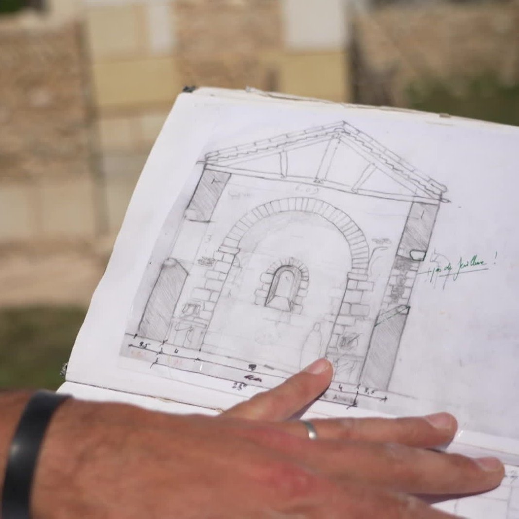 Reconstruire une cathédrale avec les techniques d'époque : le pari fou du chantier de Guyenne, en France.

À La Lande-de-Fronsac (Gironde), les premières pierres d’une cathédrale du XXIe siècle sont posées selon des règles strictes, sans béton ni machines, uniquement avec les