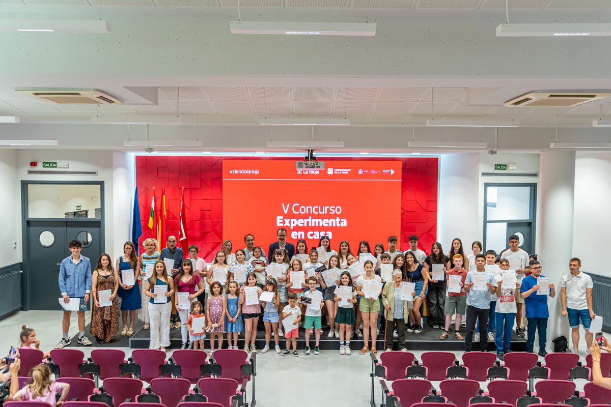 Universidad de La Rioja (@unirioja) on Twitter photo 📸| Este sábado se celebró en la UR la gala final del V Concurso Experimenta en casa en la que se premió al #CEIPLasGaunas, el IES La Laboral <a href="/ieslalaboral/">ieslalaboral</a> y a los hermanos Aitana, María y Daniel Torroba Blanco y en el que participaron 'divulgadores' de 2 a 92 años de edad. 📸| Este sábado se celebró en la UR la gala final del V Concurso Experimenta en casa en la que se premió al #CEIPLasGaunas, el IES La Laboral <a href="/ieslalaboral/">ieslalaboral</a> y a los hermanos Aitana, María y Daniel Torroba Blanco y en el que participaron 'divulgadores' de 2 a 92 años de edad.