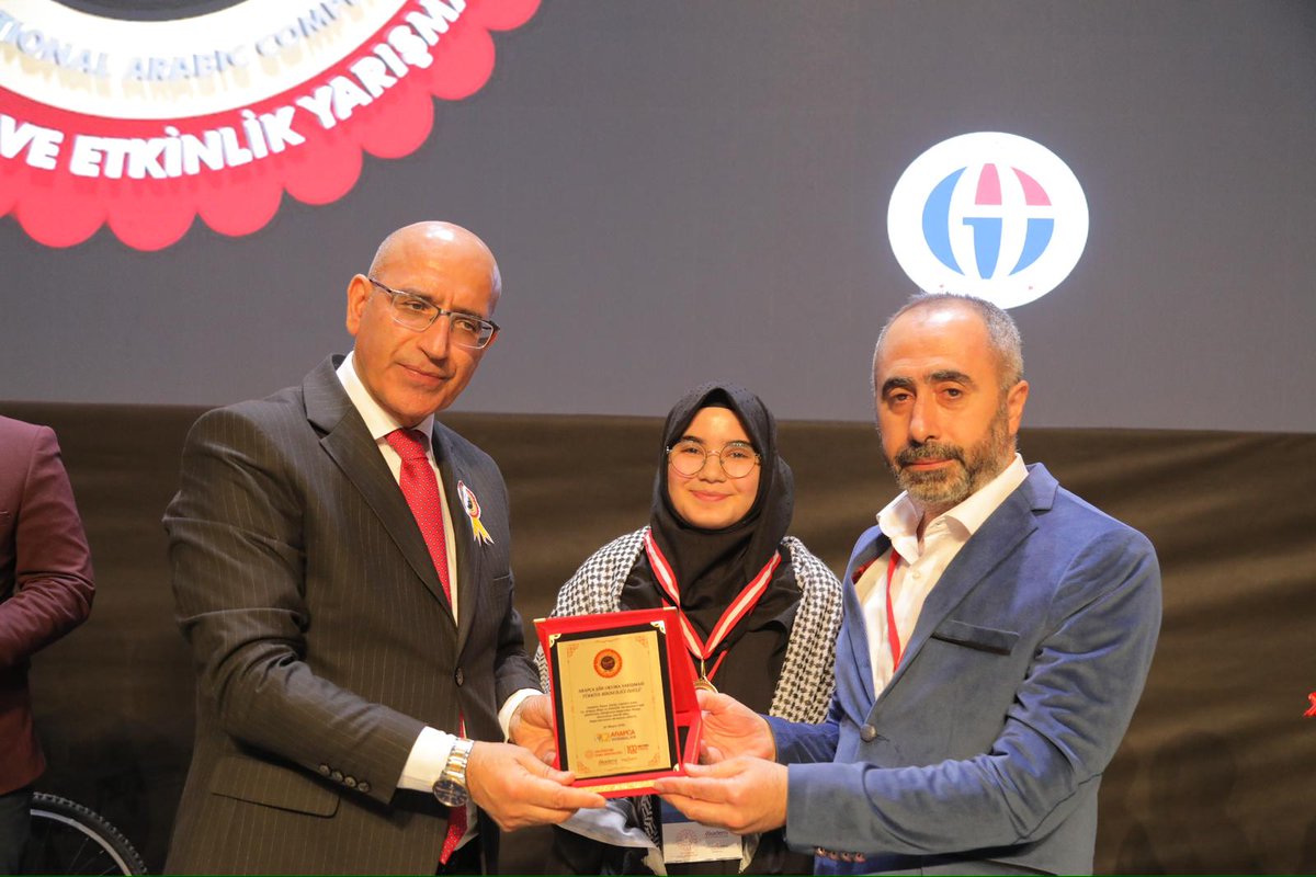 Türkiye Birinciliği Alanya'dan!

Bakanlığımız Din Öğretimi Genel Müdürlüğü tarafından düzenlenen 12. Arapça Bilgi ve Etkinlik Yarışmaları Lise Şiir Kategorisi Türkiye Birinciliği, Demirtaş Anadolu İmam Hatip Lisesi öğrencisi Azra Güller’in olmuştur. facebook.com/share/p/1FBZNt…