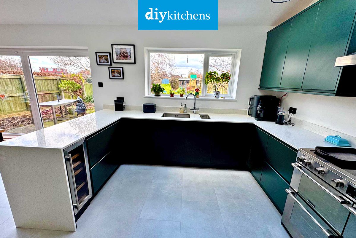 DIY_Kitchens's tweet image. 🌟 Sam from Chester shows us his completed Innova Luca Heritage Green Handleless #kitchen, supplied by DIY Kitchens (Ref:4049) - bit.ly/CustomerKitche…

Visit diy-kitchens.com to see how much you could save on your dream kitchen! 

#luca #handlelesskitchens