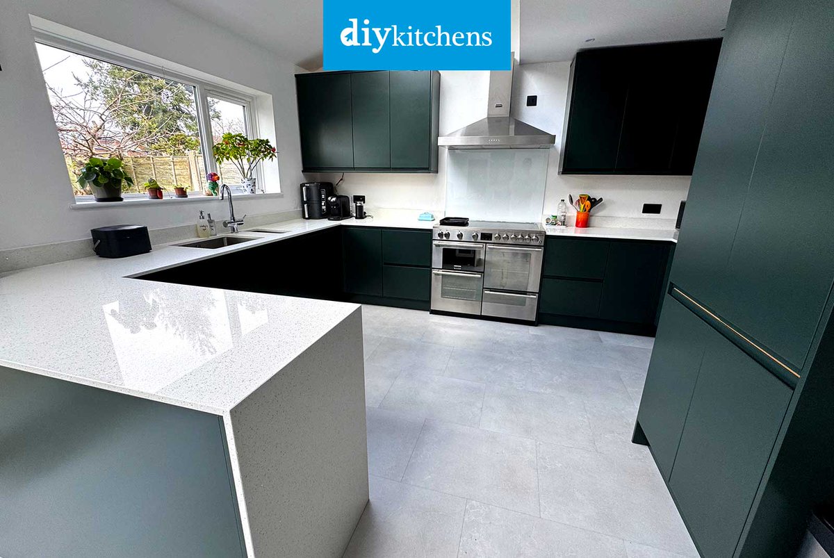 DIY_Kitchens's tweet image. 🌟 Sam from Chester shows us his completed Innova Luca Heritage Green Handleless #kitchen, supplied by DIY Kitchens (Ref:4049) - bit.ly/CustomerKitche…

Visit diy-kitchens.com to see how much you could save on your dream kitchen! 

#luca #handlelesskitchens