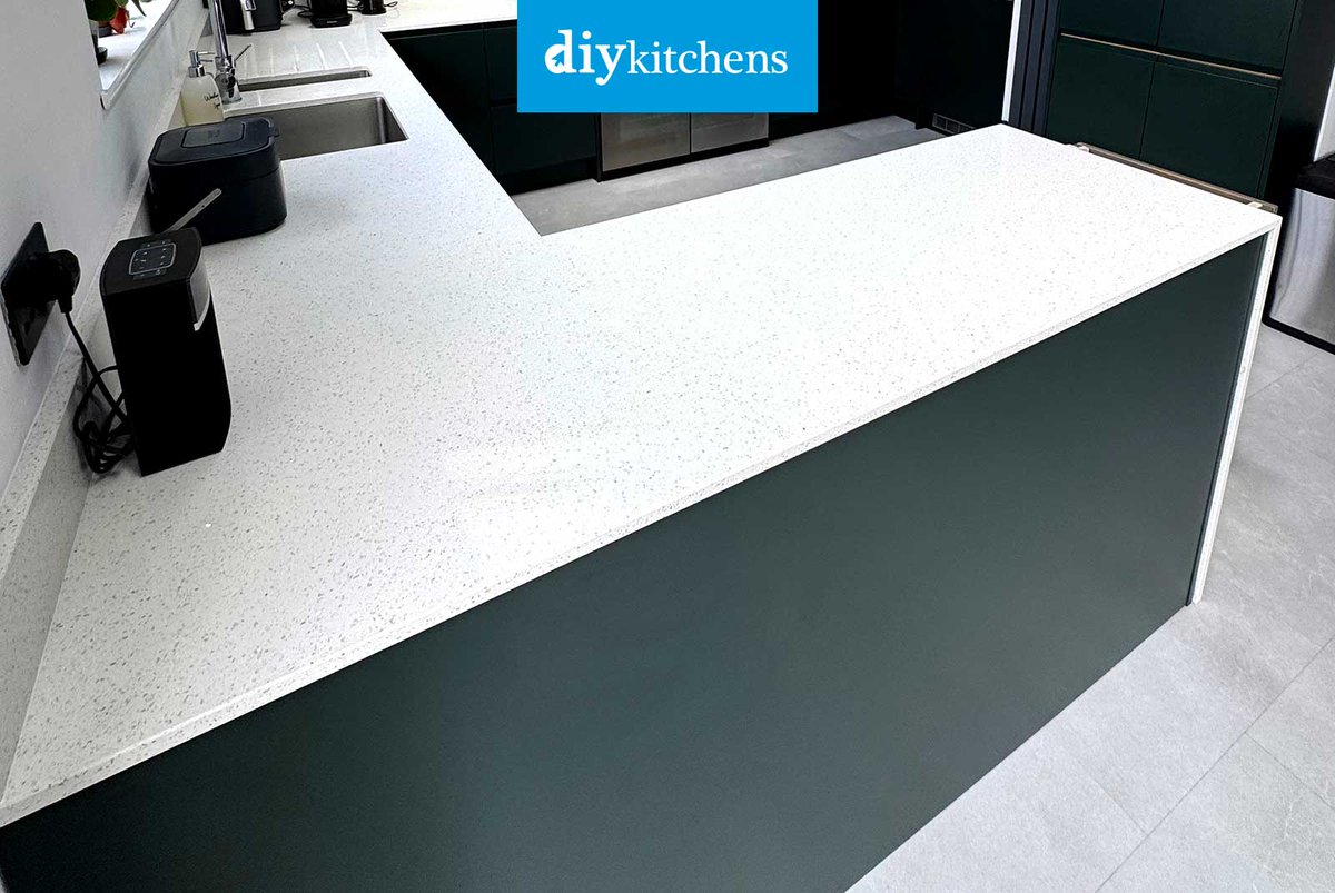 DIY_Kitchens's tweet image. 🌟 Sam from Chester shows us his completed Innova Luca Heritage Green Handleless #kitchen, supplied by DIY Kitchens (Ref:4049) - bit.ly/CustomerKitche…

Visit diy-kitchens.com to see how much you could save on your dream kitchen! 

#luca #handlelesskitchens
