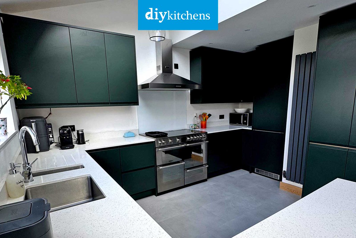 DIY_Kitchens's tweet image. 🌟 Sam from Chester shows us his completed Innova Luca Heritage Green Handleless #kitchen, supplied by DIY Kitchens (Ref:4049) - bit.ly/CustomerKitche…

Visit diy-kitchens.com to see how much you could save on your dream kitchen! 

#luca #handlelesskitchens