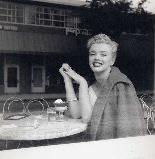 alisonmartino's tweet image. Marilyn Monroe at Wil Wright’s Ice Cream Parlor on Beverly Drive. 🍨 🍦
In honor of Marilyn’s birthday.... 🎉