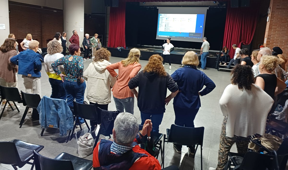Atenció Primària i a la Comunitat de l'ICS (@primariaicscat) on Twitter photo 🔎 Conèixer la fibromiàlgia i saber conviure amb la malaltia millora la qualitat de vida de les persones que la pateixen.
Professionals del #CAPBonPastor, de la Unitat de Fibromiàlgia de <a href="/vallhebron/">Vall d'Hebron</a> i de l'<a href="/ACAFssc/">ACAF - Assoc. Catalana Fibromiàlgia i altres SSC</a> fan educació sanitària en aquest barri de Barcelona. 🔎 Conèixer la fibromiàlgia i saber conviure amb la malaltia millora la qualitat de vida de les persones que la pateixen.
Professionals del #CAPBonPastor, de la Unitat de Fibromiàlgia de <a href="/vallhebron/">Vall d'Hebron</a> i de l'<a href="/ACAFssc/">ACAF - Assoc. Catalana Fibromiàlgia i altres SSC</a> fan educació sanitària en aquest barri de Barcelona.