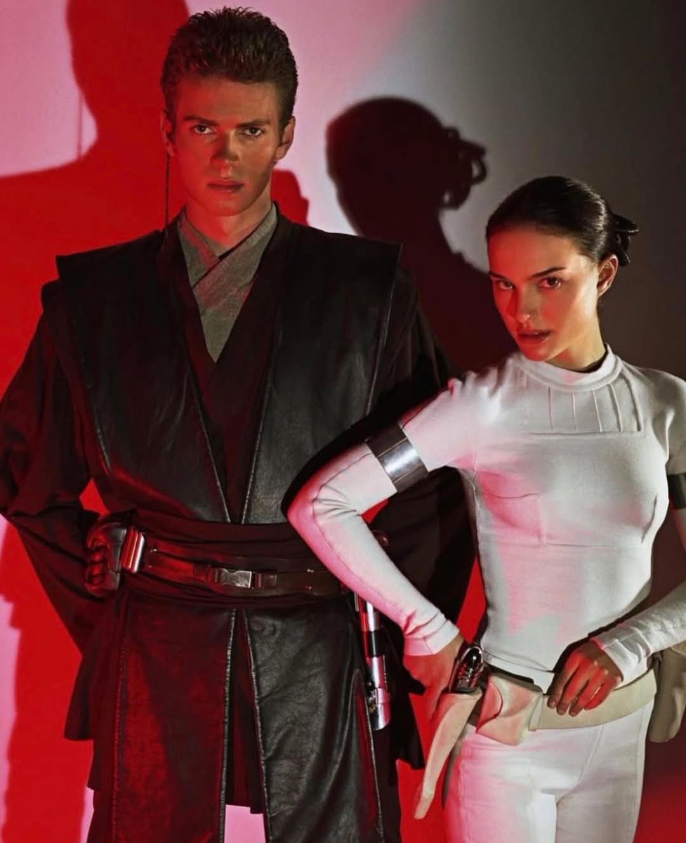 The_Chadalorian's tweet image. I'm at the bar and a couple keeps buying me drinks.  Now they're looking at me like this...  I'm kind of into it.