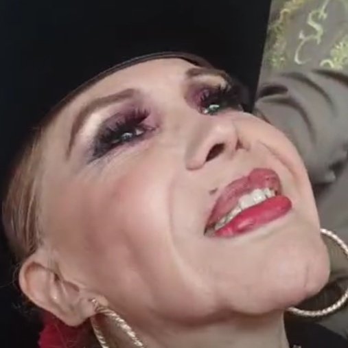 ERES ETERNIDAD VIGENTE 
BESO UNIVERSAL 
CARICIA QUE NUNCA SE OLVIDA
CERTEZA DE UN DIOS VIVO
QUE SIEMPRE INCONDICIONAL 
EN TI..EN TU MAGIA..EN TU ESENCIA ESTA PRESENTE 
PORQUE DE TI EMANA SU 
GRACIA DIVINA Y A TI
TE HA DADO TODO CUANTO HAY
PARA SER Y ESTAR!
TE ADORO <a href="/juliapalmauno/">Julia Palma Oficial</a>